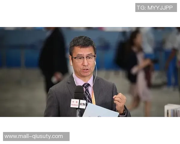 白岩松畅谈足球背后的故事与人生哲学，带你领略不一样的足球世界