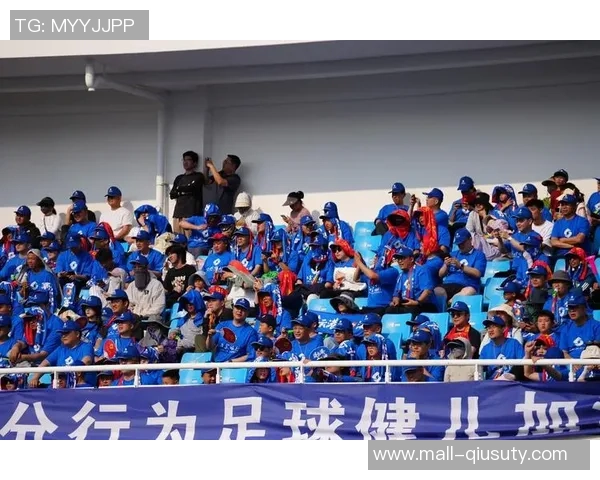 联盛足球主场激情四溢球迷齐聚共庆精彩赛事盛宴